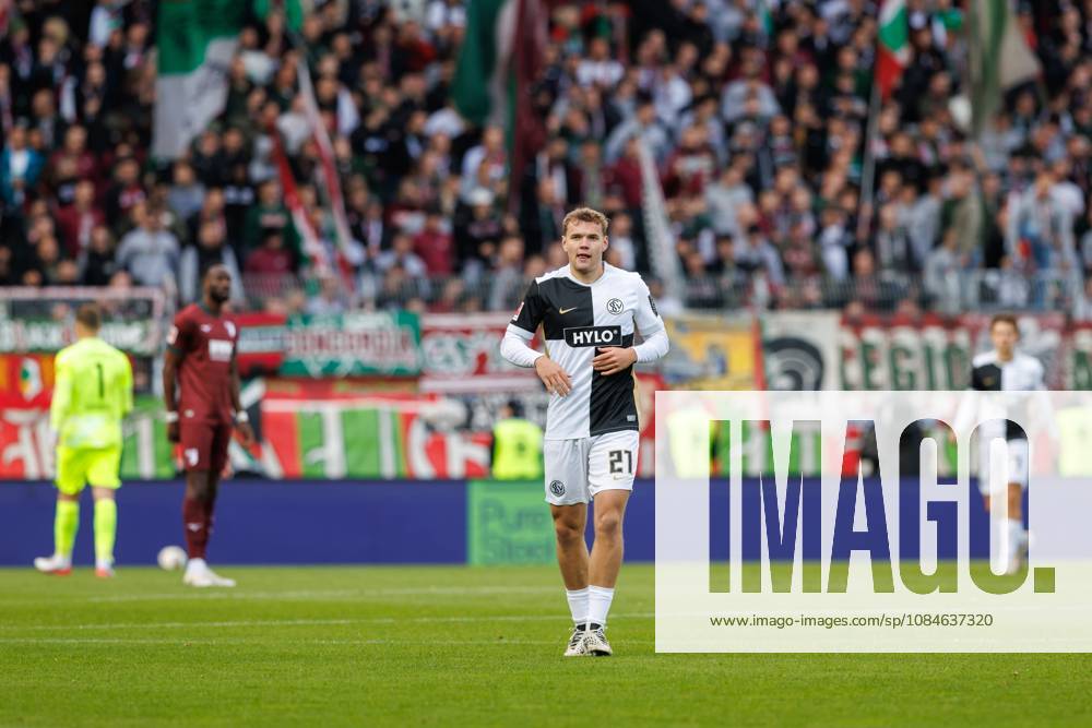 Lasse Guenther, SV 07 Elversberg, Emotions, Gesture, Body Language, Facial Expressions, Cutout: SV Elversberg vs. FC Augsburg, Soccer, Bundesliga 1, Matchday 6, 2026–2027 Season, October 17, 2026, SV Elversberg vs. FC Augsburg, soccer, Bundesliga 1, Matchday 6, 2026–2027 season