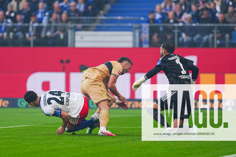 Nicolas Capaldo, Hamburger SV, 24, Ermedin Demirovic, VfB Stuttgart, 09 GER, Hamburger SV vs. VfB Stuttgart, Soccer, Bundesliga 1, Matchday 06, 2026–2027 Season, October 17, 2026 DFL regulations prohibit any use of photographs as image sequences and or quasi-video GER, Hamburger SV vs. VfB Stuttgart, soccer, 1st Bundesliga, Matchday 6, 2026–2027 season, October 17, 2026, Hamburg