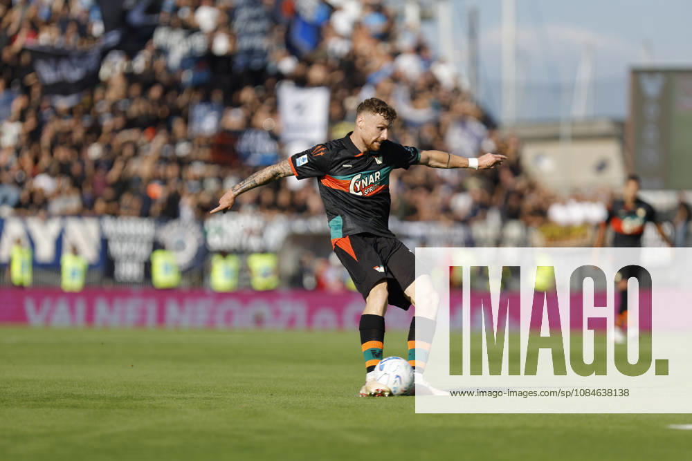 IPA89802453 - Venezia s Antoine Hainaut during the Serie A Enilive soccer match between Venezia and Napoli at the Pier Luigi Penzo Stadium in northeastern Italy on October 17, 2026.