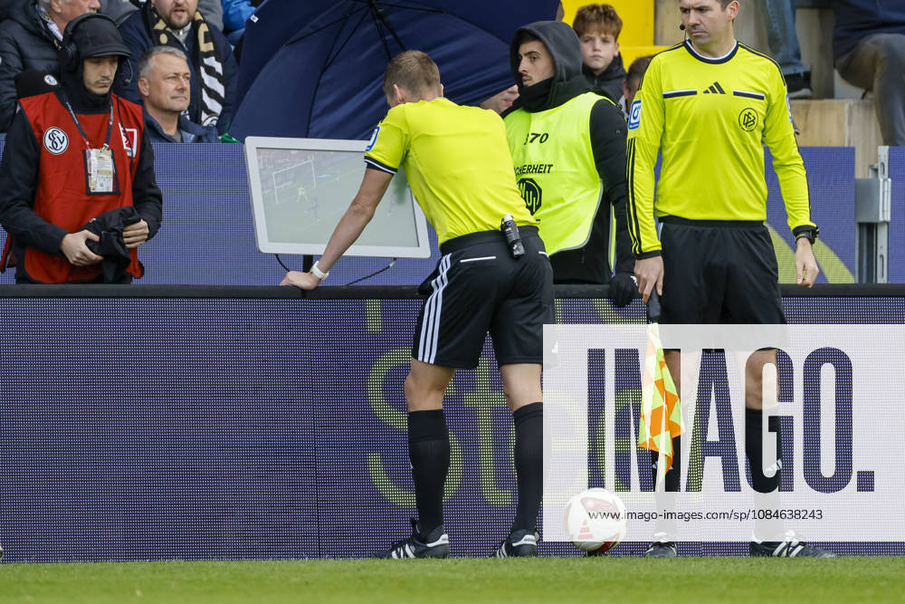 Referee Dr. Florian Exner at the VAR, Germany, Soccer, Bundesliga 1, Matchday 6, 2026–2027, SV Elversberg vs. FC Augsburg, October 17, 2026, Elversberg URSAPHARM Arena, Germany
