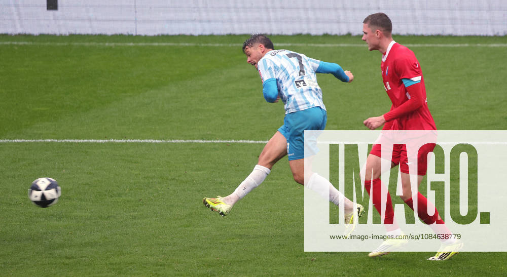 Stuttgart Soccer, Regionalliga Southwest; Stuttgarter Kickers vs. TSV Steinbach Haiger; goal making it 3–1; from left: Yannick Glessing (Kickers), Dawyn Paul, Donner (Haiger)