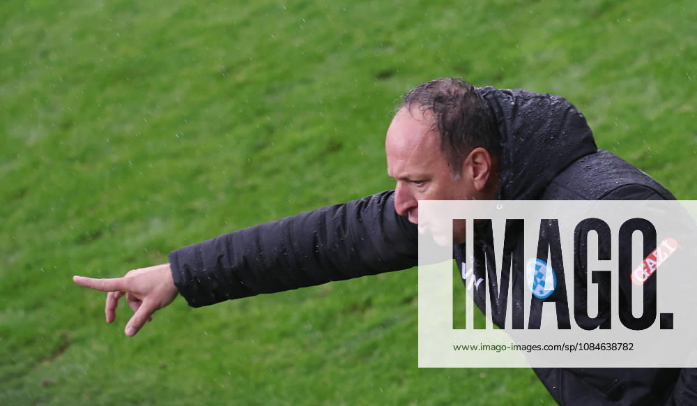 Stuttgart Soccer, Regionalliga Southwest; Stuttgarter Kickers vs. TSV Steinbach Haiger; Coach Holger Bachthaler, Kickers