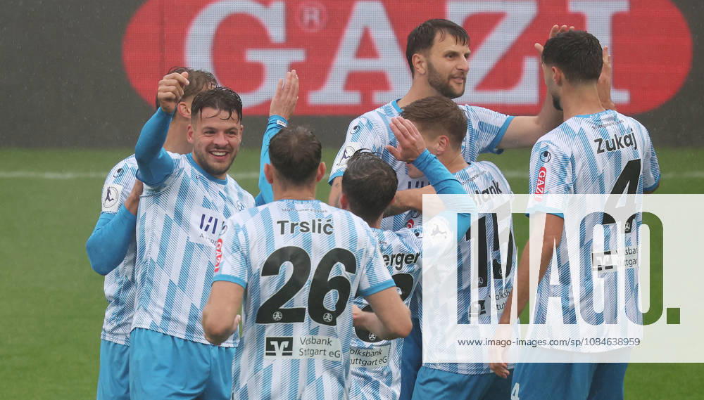 Stuttgart Soccer, Regionalliga Southwest; Stuttgarter Kickers vs. TSV Steinbach Haiger; Kickers celebrating; Yannick Glessing on the left