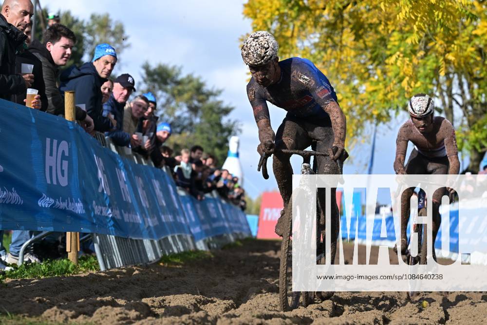 Belgian Jente Michels and British Cameron Mason pictured in action at the men s elite race of the Berencross Meulebeke cyclocross cycling event, race 2 8 in the HG Cross competition, on Saturday 17 October 2026. DAVIDxPINTENS x190087232x
