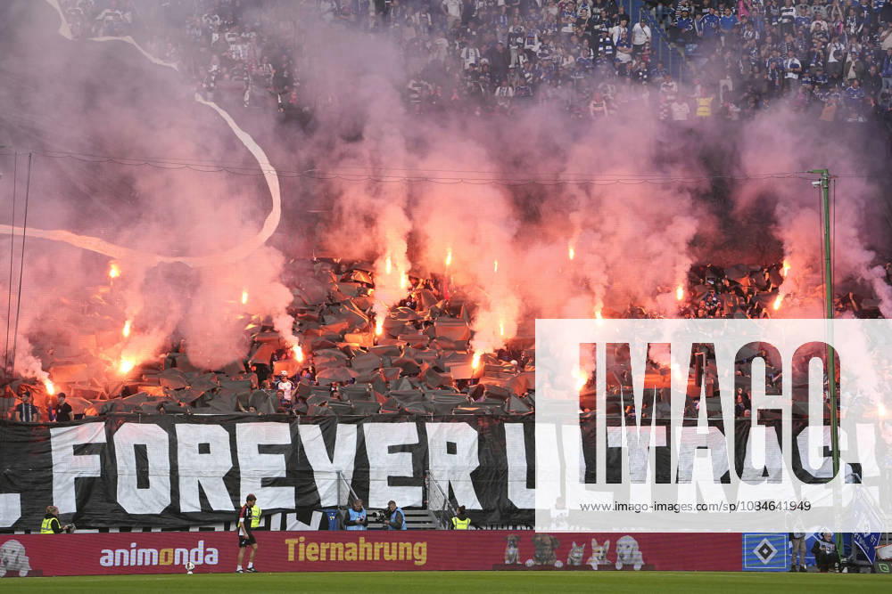 Photo: HSV fans light a few flares before kickoff. Bundesliga, Matchday 6, Sat, Oct. 17, 2026: Hamburger SV vs. VfB Stuttgart