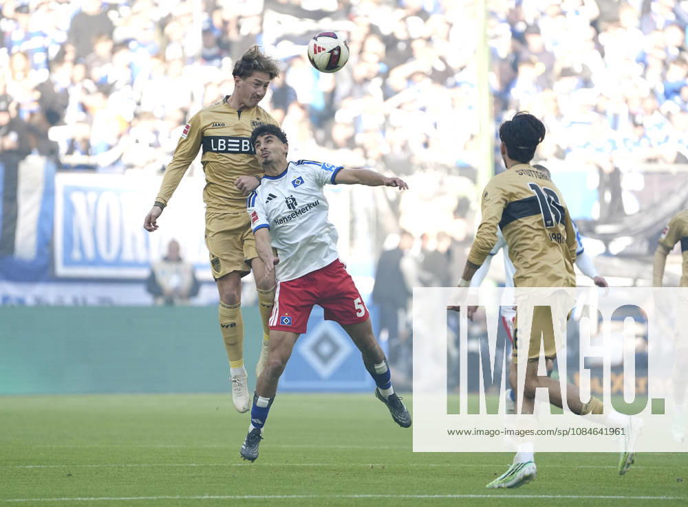 Photo by Angelo STILLER: Stuttgart heads the ball against Martin ADELINE, HSV. Bundesliga, Matchday 6 on Sat, Oct. 17, 2026. Hamburger SV vs. VfB Stuttgart