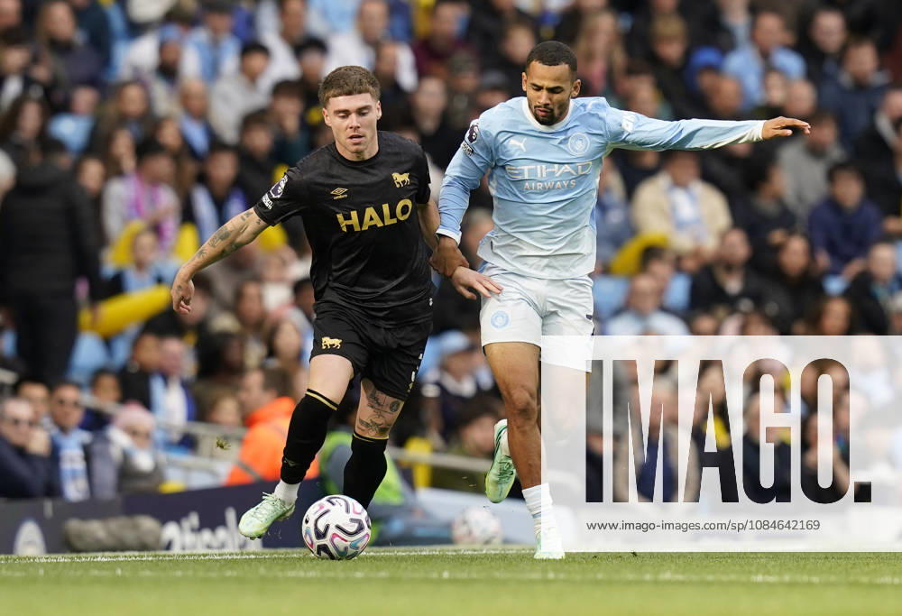 Manchester, England, 17th October 2026. Leif Davis of Ipswich Town (L) is challenged by Iliman Ndiaye of Manchester City during the Manchester City vs Ipswich Town Premier League match at the Etihad Stadium, Manchester. Picture credit should read: Andrew Yates Sportimage . SPI_012_AY_MAN_CITY_IPSWICH SPI-5076-0012