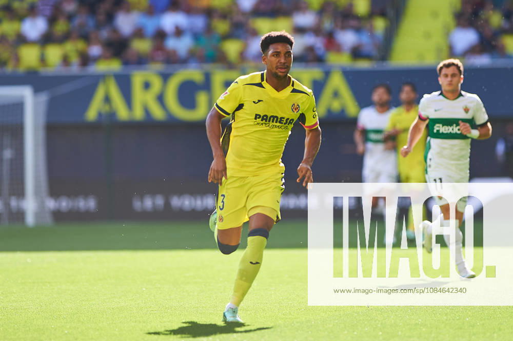Alex Freeman of Villarreal CF during the LaLiga EA Sports match between Villarreal CF and Elche CF at Estadio de la Cerámica on October 17, 2026, in Villarreal, Spain