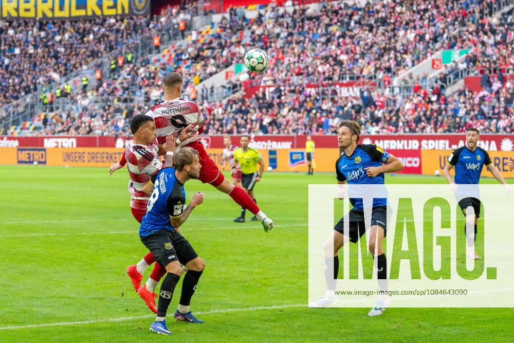 Steven van der Sloot, Fortuna Düsseldorf, 02; Niko Bretschneider, 1 FC Saarbrücken, 28; 09f05 heads the ball into the middle; Siemen Voet, 1 FC Saarbrücken, 04 Fortuna Düsseldorf vs. 1 FC Saarbrücken, Soccer, 3rd Division, Matchday 10, 2026–27 Season, October 17, 2026, DFL regulations prohibit any use of photographs as image sequences and or quasi-video. Fortuna Düsseldorf vs. 1 FC Saarbrücken, soccer, 3. Liga, Matchday 10, 2026–27 season, October 17, 2026, Düsseldorf
