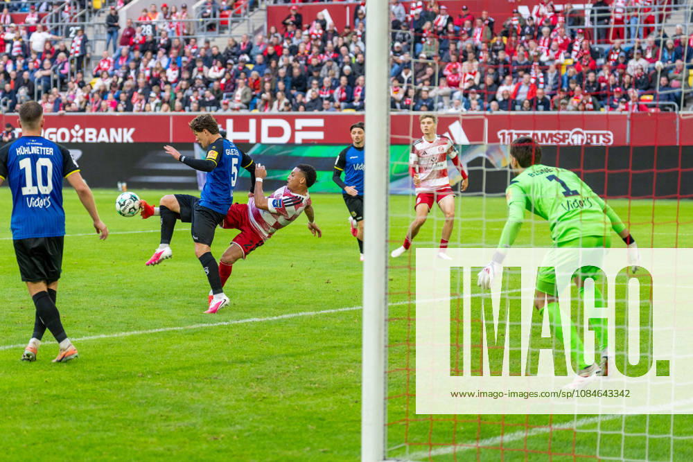 Steven van der Sloot of Fortuna Düsseldorf, 02, scored with a shot while falling against Daniel Gleiber of 1 FC Saarbrücken, 05, and Matteo Bignetti of 1 FC Saarbrücken, 01 Fortuna Düsseldorf vs. 1 FC Saarbrücken, Soccer, 3rd Division, Matchday 10, 2026–27 Season, October 17, 2026, DFL regulations prohibit any use of photographs as image sequences and or quasi-video. Fortuna Düsseldorf vs. 1. FC Saarbrücken, soccer, 3. Liga, Matchday 10, 2026–27 season, October 17, 2026, Düsseldorf