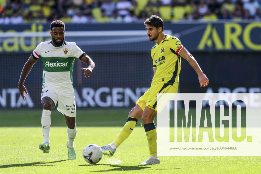 Santi Comesana of Villarreal CF in action during the Spanish league, LaLiga EA Sports, football match played between Villarreal CF and Elche CF at La Ceramica stadium on October 17, 2026, in Villarreal, Spain. Villarreal SPAIN - ZUMAa181 20261017_zaa_a181_189