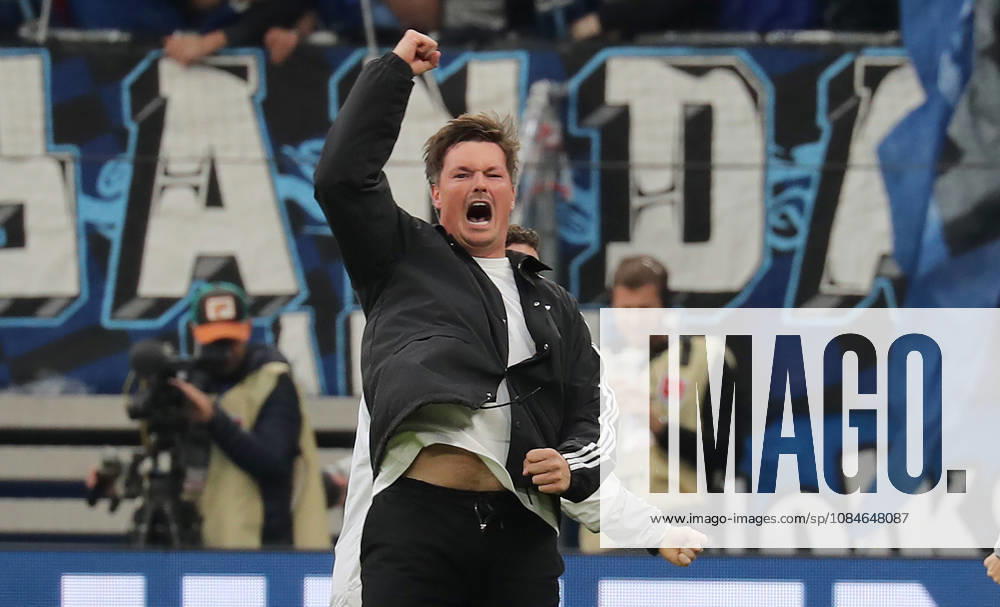 Coach Merlin Polzin of Hamburger SV celebrates after scoring the 1-0 goal. Soccer, Men s, 2026–2027 season, 1st Division, Volksparkstadion, Hamburger SV vs. VfB Stuttgart, 1–0. DFL regulations prohibit any use of photographs as image sequences and or quasi-video.