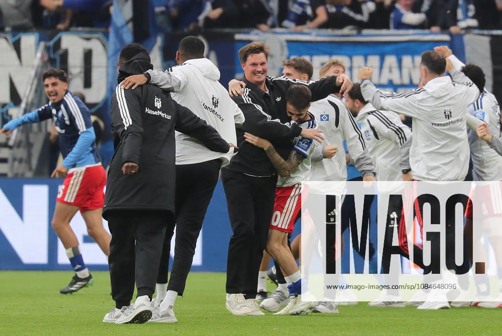 Coach Merlin Polzin of Hamburger SV celebrates after the 1–0 goal; on the right, Fabio Vieira of Hamburger SV Soccer, Men s Team, 2026–2027 season, 1. Bundesliga, Volksparkstadion, Hamburger SV vs. VfB Stuttgart, 1–0. DFL regulations prohibit any use of photographs as image sequences and or quasi-video.