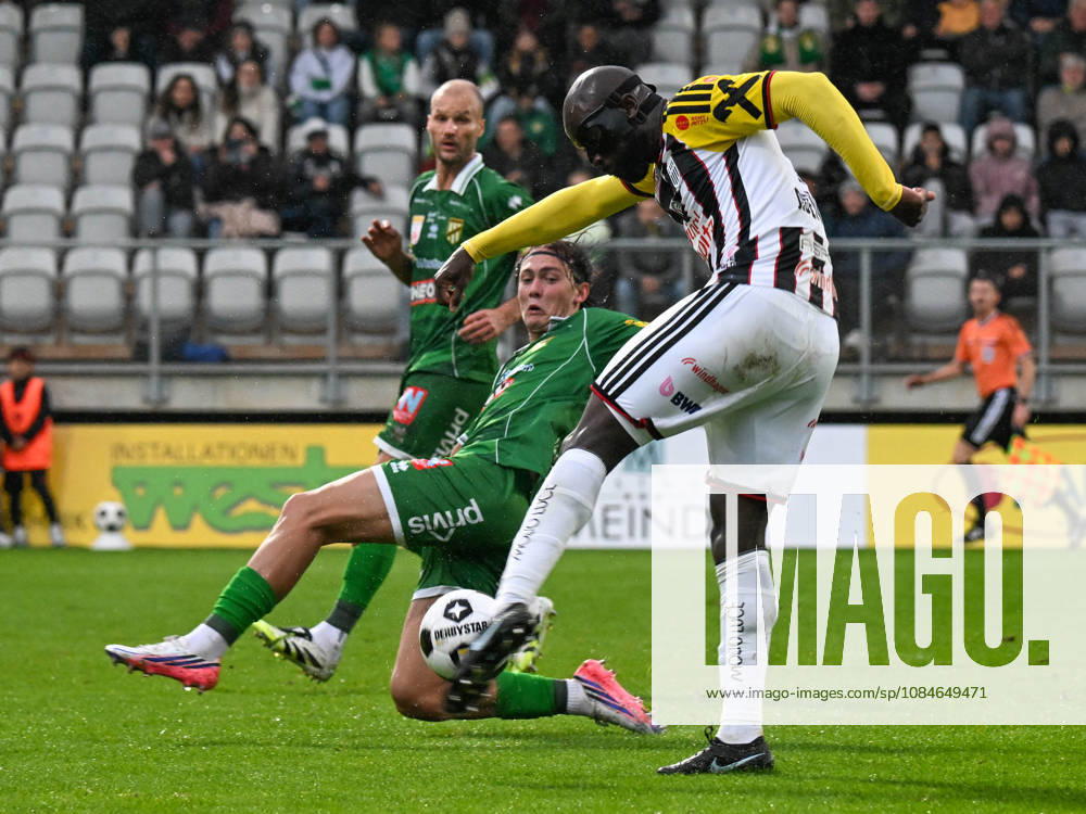 SOCCER - BL, A.Lustenau vs LASK LUSTENAU,AUSTRIA,17.OCT.26 - SOCCER - ADMIRAL Bundesliga, SC Austria Lustenau vs Linzer ASK. Image shows Robin Voisine (A.Lustenau) and Samuel Adeniran (LASK). GEPAxpictures xOliverxLerch