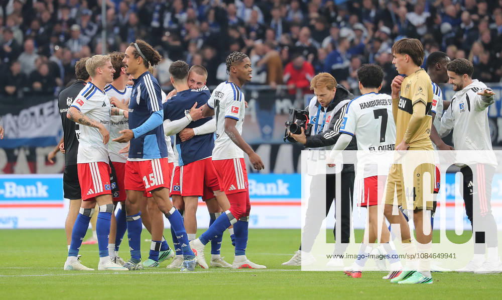Goal scorer Miro Muheim of Hamburger SV and his team celebrate after the final whistle. Soccer, Men s, 2026–2027 season, 1st Division, Volksparkstadion, Hamburger SV vs. VfB Stuttgart, 1–0. DFL regulations prohibit any use of photographs as image sequences and or quasi-video.