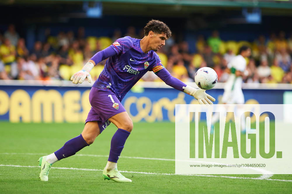 Matias Dituro of Elche CF during the LaLiga EA Sports match between Villarreal CF and Elche CF at Estadio de la Cerámica on October 17, 2026, in Villarreal, Spain