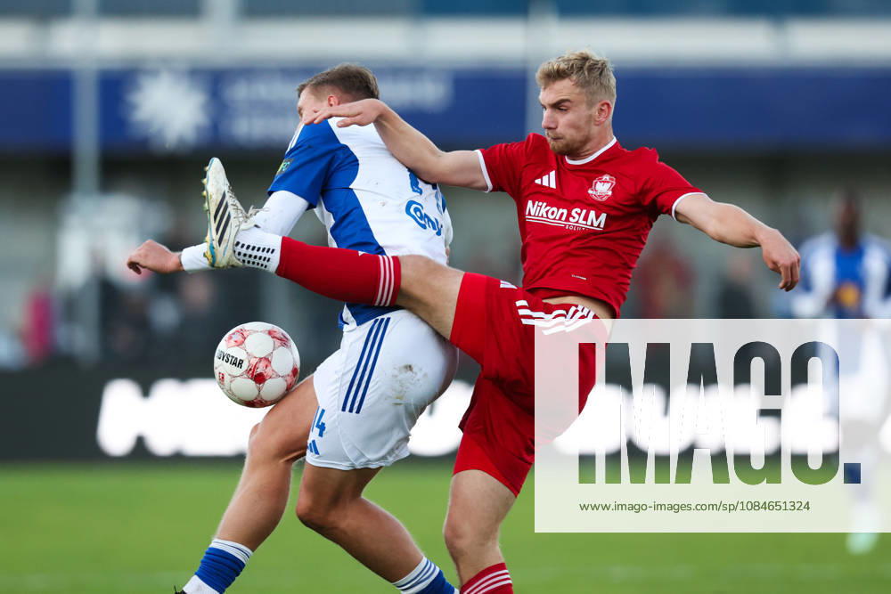 Soccer, Men’s, Regionalliga Nord, Matchday 14, BSV Kickers Emden 1 vs. FC Phönix Lübeck Luc Ihorst (14) of BSV Kickers Emden in a tackle with Philippe Derk Roland Markvoort (22) of Phönix Lübeck
