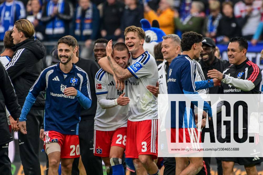 Miro Muheim celebrates the winning goal; Vieira, Fabio Moller, Wolfe, David; HSV Stuttgart; Germany; Hamburg; Volksparkstadion; soccer; Bundesliga 1; Hamburger SV; VFB Stuttgart
