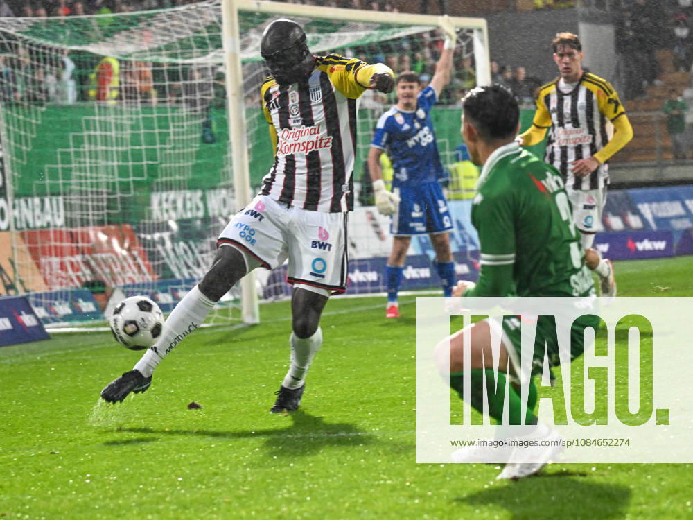 SOCCER - BL, A.Lustenau vs LASK LUSTENAU,AUSTRIA,17.OCT.26 - SOCCER - ADMIRAL Bundesliga, SC Austria Lustenau vs Linzer ASK. Image shows Samuel Adeniran (LASK) and Danilo Soares (A.Lustenau). GEPAxpictures xOliverxLerch