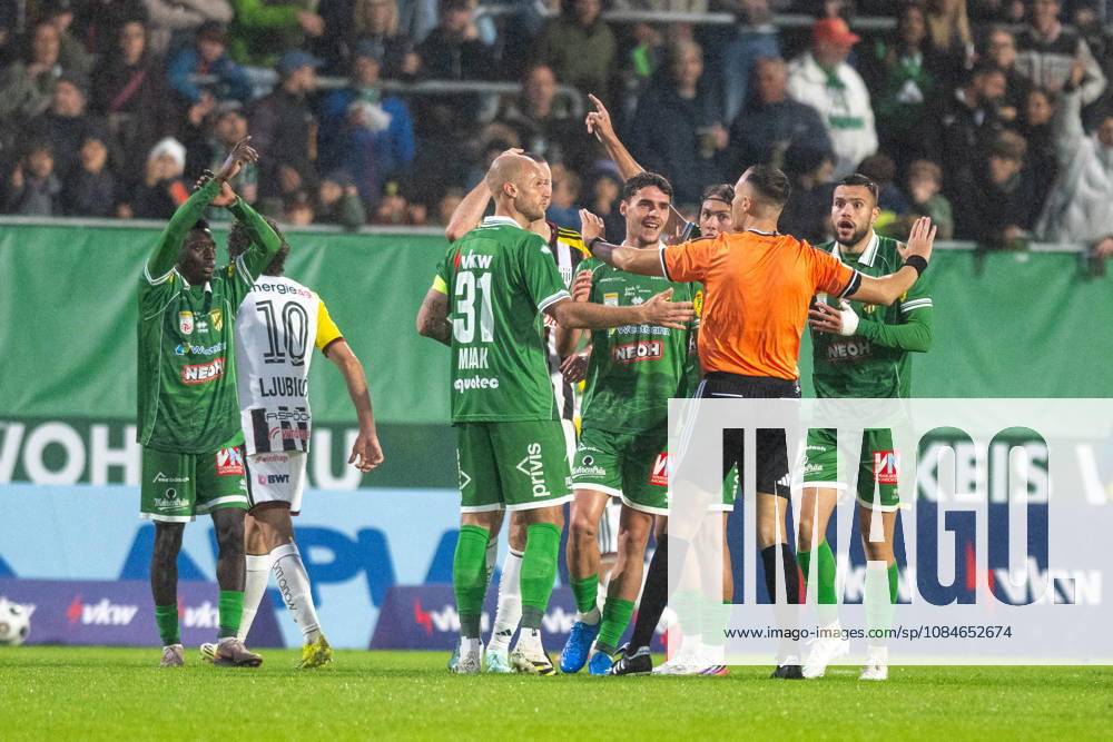 SOCCER - BL, A.Lustenau vs LASK LUSTENAU,AUSTRIA,17.OCT.26 - SOCCER - ADMIRAL Bundesliga, SC Austria Lustenau vs Linzer ASK. Image shows players of Lustenau and referee Emil Ristoskov. Keywords: foul, hands. GEPAxpictures xOliverxLerch