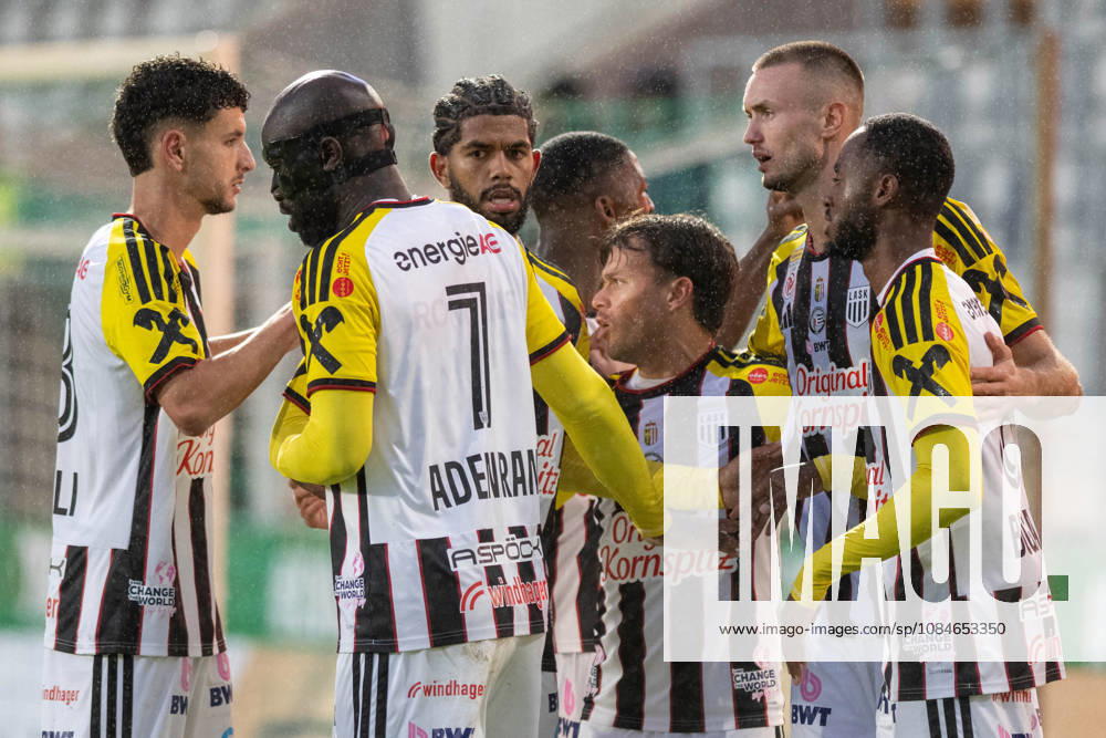 SOCCER - BL, A.Lustenau vs LASK LUSTENAU,AUSTRIA,17.OCT.26 - SOCCER - ADMIRAL Bundesliga, SC Austria Lustenau vs Linzer ASK. Image shows the rejoicing of LASK. GEPAxpictures xOliverxLerch