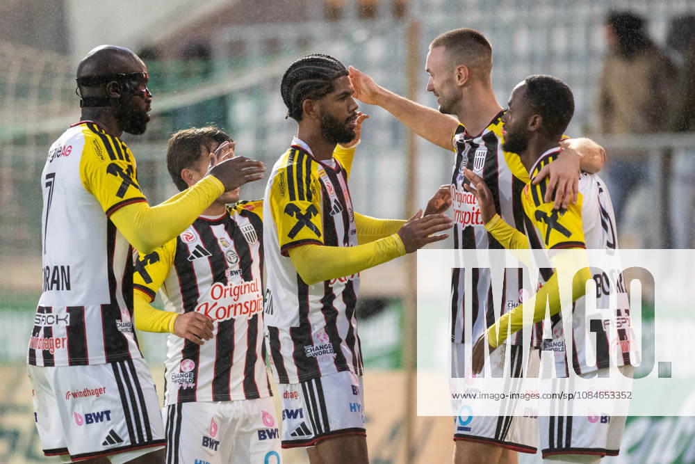 SOCCER - BL, A.Lustenau vs LASK LUSTENAU,AUSTRIA,17.OCT.26 - SOCCER - ADMIRAL Bundesliga, SC Austria Lustenau vs Linzer ASK. Image shows the rejoicing of Samuel Adeniran, Sascha Horvath, Yvan Dibango, Sasa Kalajdzic and Melayro Bogarde (LASK). GEPAxpictures xOliverxLerch
