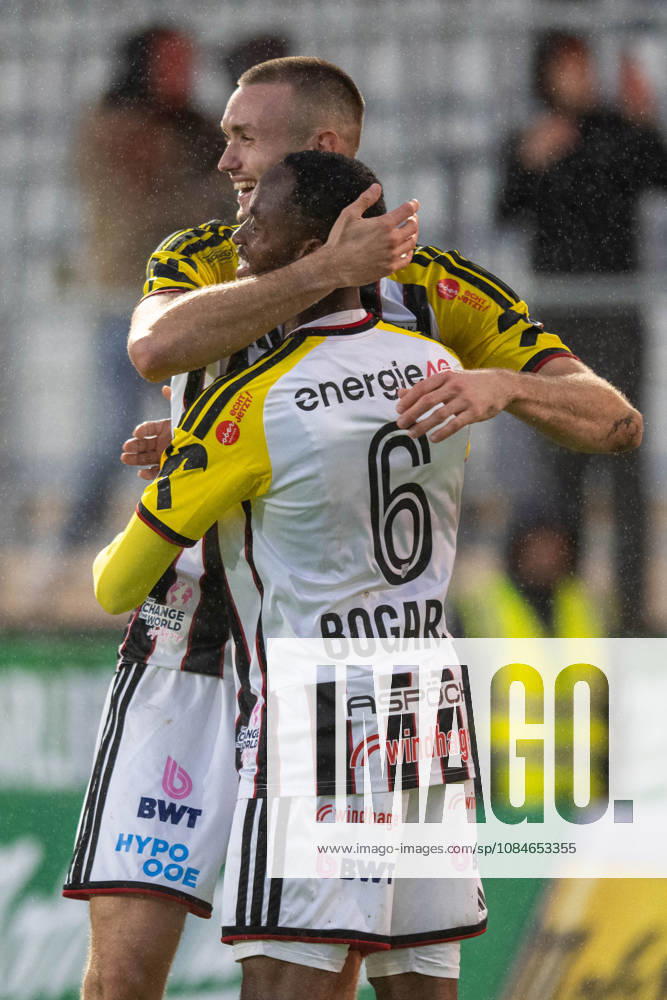 SOCCER - BL, A.Lustenau vs LASK LUSTENAU,AUSTRIA,17.OCT.26 - SOCCER - ADMIRAL Bundesliga, SC Austria Lustenau vs Linzer ASK. Image shows the rejoicing of Sasa Kalajdzic and Melayro Bogarde (LASK). GEPAxpictures xOliverxLerch
