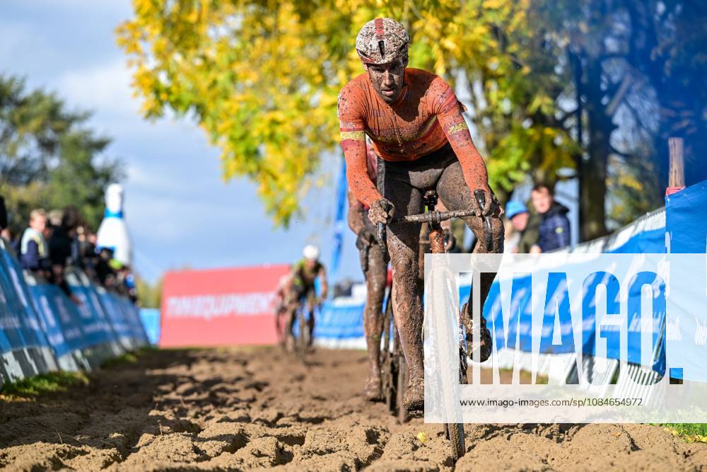 Spain s Felipe Loret Orts is pictured in action during the men s elite race of the Berencross Meulebeke cyclocross cycling event, race 2 8 in the HG Cross competition, on Saturday 17 October 2026. DAVIDxPINTENS x190093058x