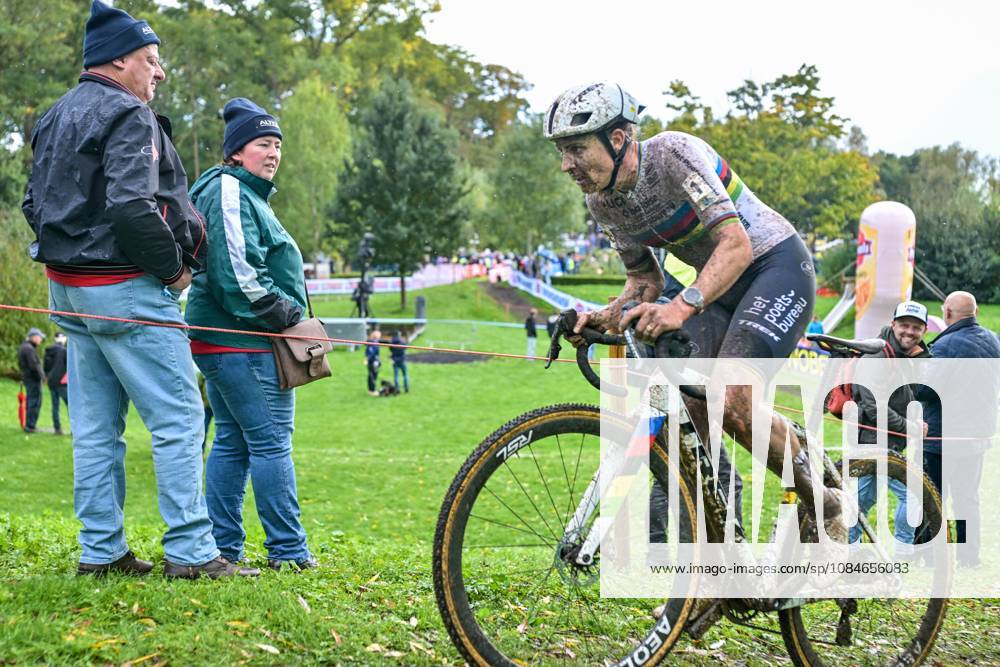 Dutch Lucinda Brand of Lidl-Trek is pictured in action during the women s elite race of the Berencross Meulebeke cyclocross cycling event, race 2 8 in the HG Cross competition, on Saturday 17 October 2026. DAVIDxPINTENS x190096356x