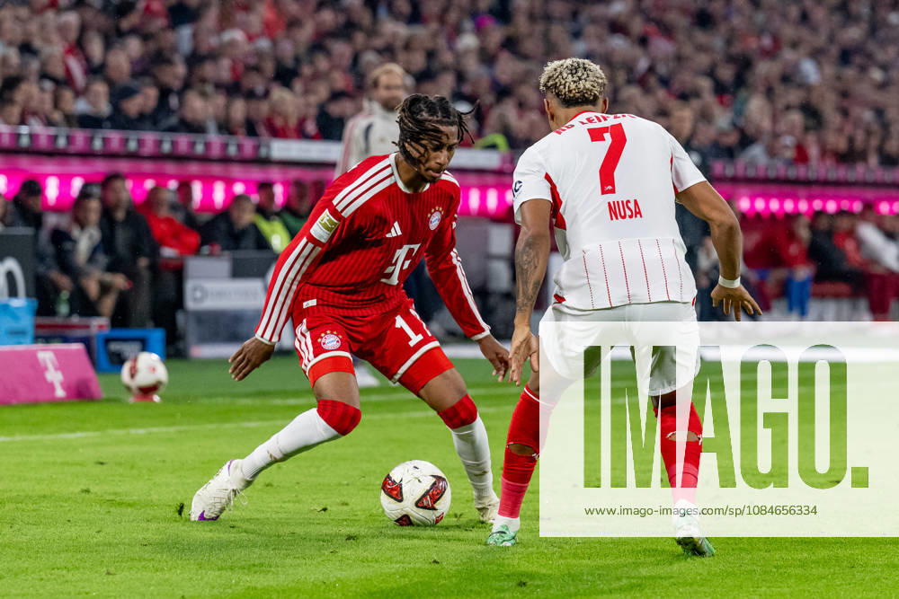 Battle for the Ball: Tackle between Michael Olise (FC Bayern Munich, 17) and Antonio Nusa (RB Leipzig, 07 GER), FC Bayern Munich vs. RB Leipzig, Soccer, Bundesliga, Matchday 6, 2026–2027 Season, October 17, 2026 DFL DFB regulations prohibit any use of photographs as image sequences and or quasi-video. Photo: HMB Media, Heike Feiner