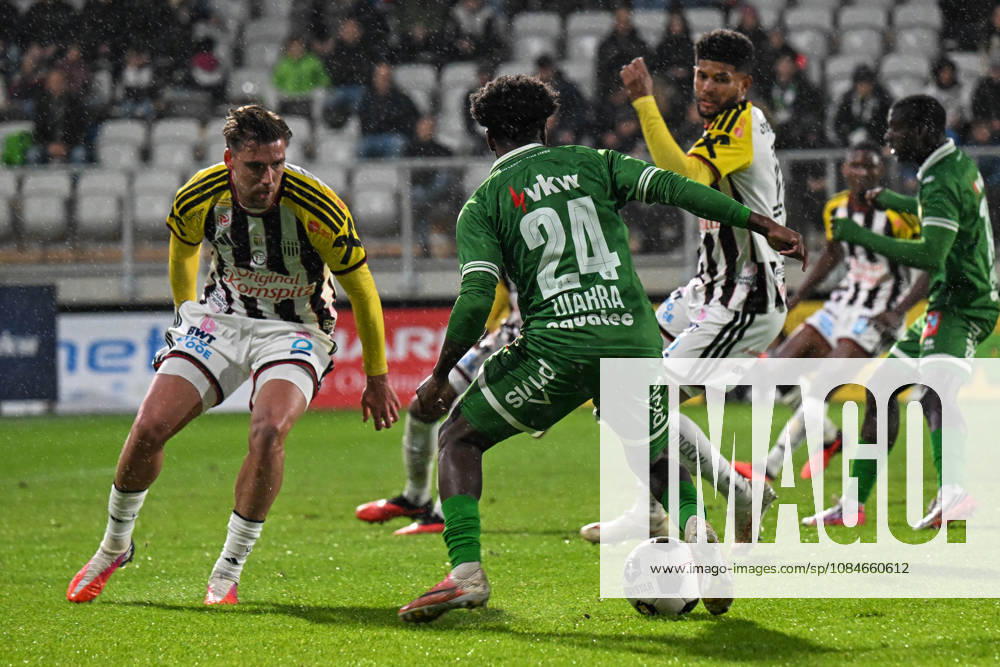 SOCCER - BL, A.Lustenau vs LASK LUSTENAU,AUSTRIA,17.OCT.26 - SOCCER - ADMIRAL Bundesliga, SC Austria Lustenau vs Linzer ASK. Image shows Kasper Joergensen (LASK), Seydou Diarra (A.Lustenau) and Andres Andrade (LASK). GEPAxpictures xOliverxLerch