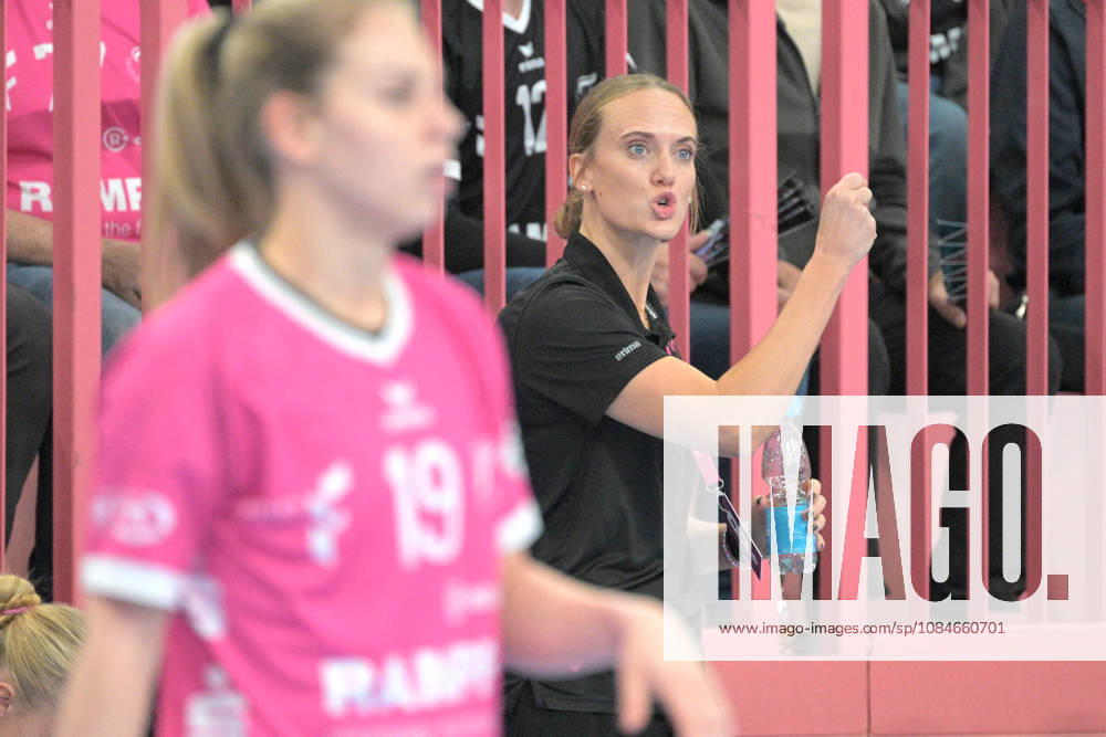 Miriam Hirsch, TusSies Metzingen, Coach, TusSies Metzingen vs. Sport Union Neckarsulm, Handball, Alsco HBF, Matchday 6, 2026–2027 Season, October 17, 2026, TusSies Metzingen vs. Sport Union Neckarsulm, Handball, Alsco HBF, Matchday 6, 2026–2027 Season, October 17, 2026, Tübingen