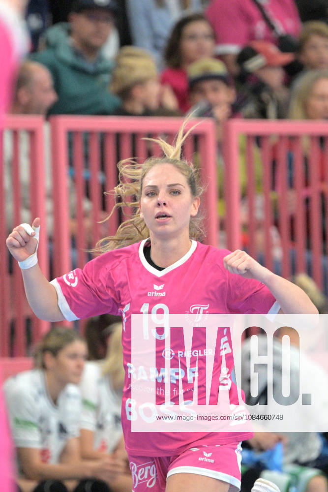 Johanna Farkas of TusSies Metzingen, 19, celebrates after scoring a goal in the TusSies Metzingen vs. Sport Union Neckarsulm game, handball, Alsco HBF, Matchday 6, 2026–2027 season, October 17, 2026: TusSies Metzingen vs. Sport Union Neckarsulm, Handball, Alsco HBF, Matchday 6, 2026–2027 season, October 17, 2026, Tübingen