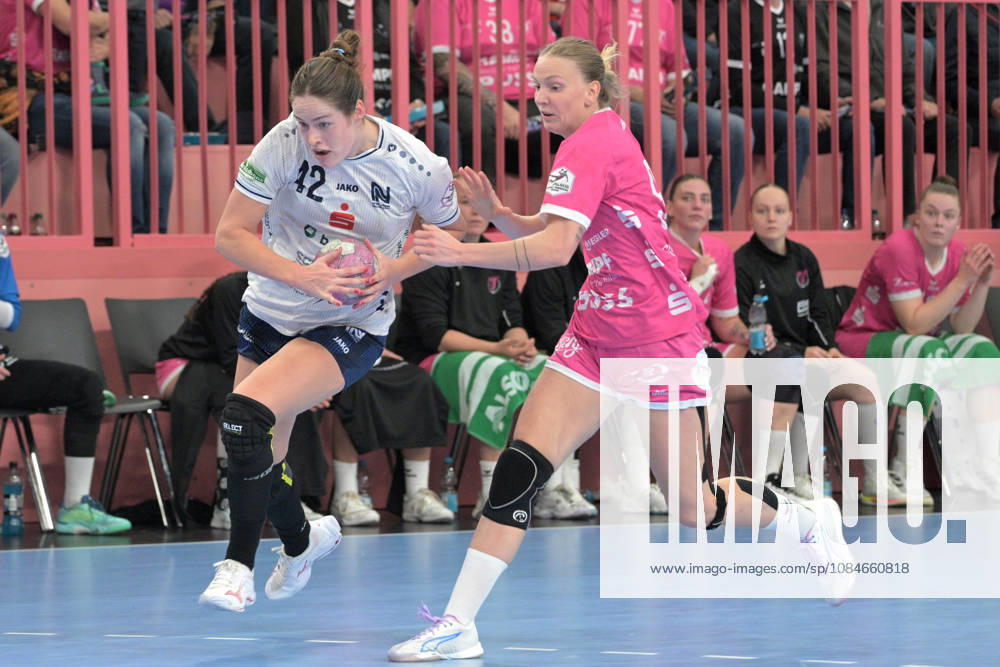 Amber Verbraeken Union Neckarsulm, 42) am Ball gegen Charlotte Cholevova (TusSies Metzingen, 96) TusSies Metzingen vs. Sport-Union Neckarsulm , Handball, Alsco HBF, 06.Ligaspieltag, Saison 2026 2027, 17.10.2026 TusSies Metzingen vs. Sport-Union Neckarsulm , Handball, Alsco HBF, 06.Ligaspieltag, Saison 2026 2027, 17.10.2026 Tuebingen