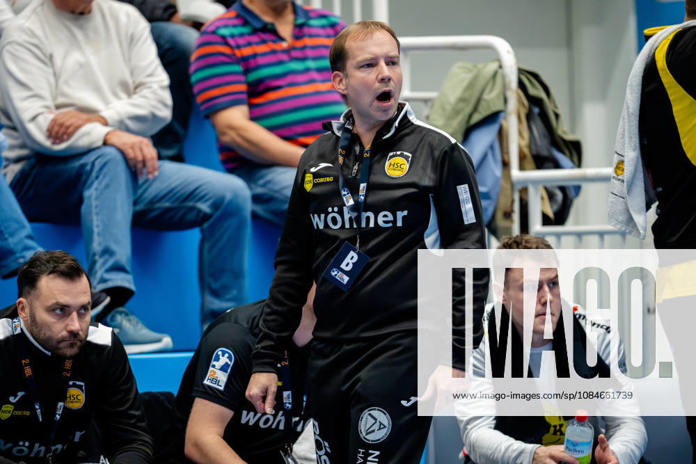 Dormagen, October 17, 2026, Handball, Men s, 2nd Bundesliga, Matchday 8, 2026–2027 TSV Bayer Dormagen vs. HSC 2000 Coburg Jan Gorr, coach of HSC 2000 Coburg, calls out to his players at the TSV Bayer Sportcenter in Dormagen, NRW, Germany