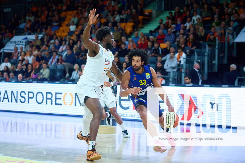 Simisola Shittu, Ratiopharm Ulm, 45; Trenton Gibson, Phoenix Hagen, 33 GER; Ratiopharm Ulm vs. Phoenix Hagen, Basketball, BBL Cup, 2026–2027 season, October 17, 2026 GER, Ratiopharm Ulm vs. Phoenix Hagen, Basketball, BBL Cup, 2026–2027 season, October 17, 2026 Neu Ulm