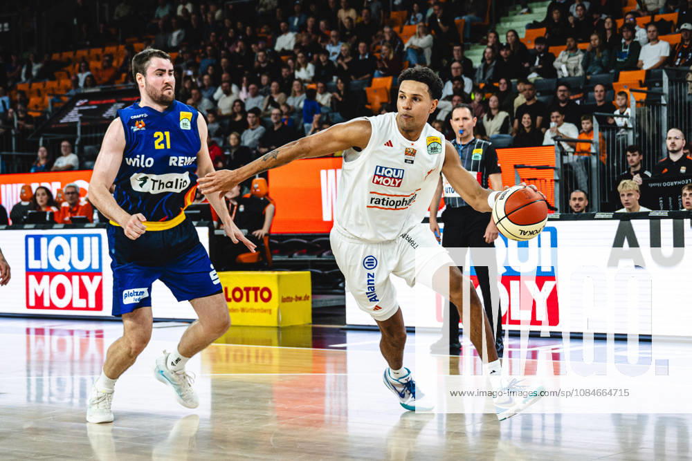 Neu Ulm, Germany, October 17, 2026: Tim Uhlemann of Phoenix Hagen and Michael Rataj of ratiopharm Ulm go head-to-head during the BBL Cup Round of 16 game between ratiopharm Ulm and Phoenix Hagen at the ratiopharm Arena on September 17, 2026, in Neu Ulm, Germany. Photo by Harry Langer, DeFodi Images, ratiopharm Arena, Germany, October 17, 2026: Tim Uhlemann of Phoenix Hagen and Michael Rataj of ratiopharm ulm battle for the ball during the BBL Cup Round of 16 match between ratiopharm ulm and Phoenix Hagen in Neu Ulm on October 17, 2026 at the ratiopharm Arena, Germany. Photo by Harry Langer, DeFodi Images. Photo by Harry Langer, DeFodi Images