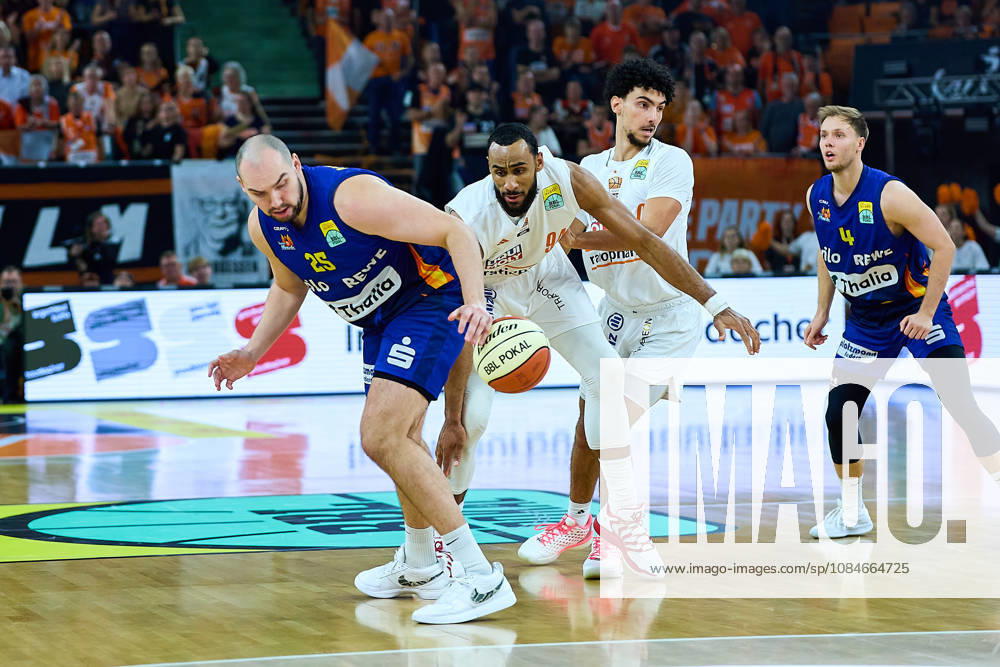 Cameron Krutwig, Phoenix Hagen, 25; Armel Traore, ratiopharm Ulm, 94; Adam Atamna, ratiopharm Ulm, 00; Bjarne Kraushaar, Phoenix Hagen, 04 GER, Ratiopharm Ulm vs. Phoenix Hagen, Basketball, BBL Cup, 2026–2027 Season, October 17, 2026 GER, Ratiopharm Ulm vs. Phoenix Hagen, Basketball, BBL Cup, 2026–2027 season, October 17, 2026 Neu Ulm