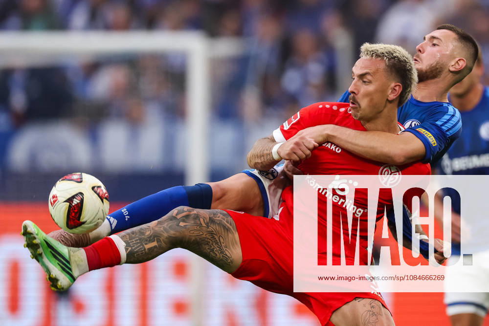 Phillip Tietz of 1. FSV Mainz 05 and Hasan Kurucay of FC Schalke 04 battle for the ball during the Bundesliga 2026 27 match between FC Schalke 04 and 1. FSV Mainz 05 at Veltins-Arena on October 17, 2026 in Gelsenkirchen, Germany.