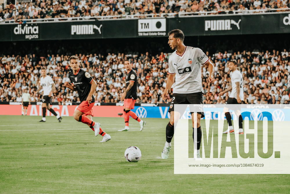 ESP LaLiga EA Sports Valencia CF vs. Athletic Club: Guido Rodriguez of Valencia CF during the LaLiga EA Sports match between Valencia CF and Athletic Club, played at Mestalla Stadium in Valencia on October 17, 2026, in Spain. Spanish Soccer