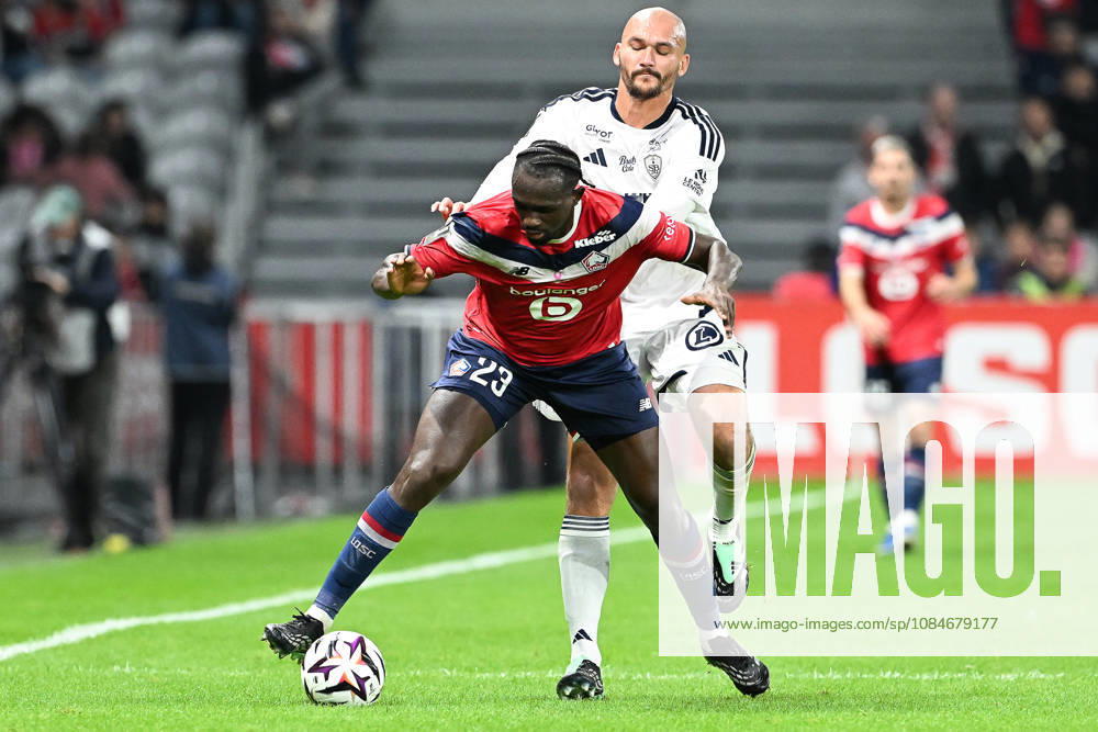 Lille OSC vs Brest Kamory Doumbia (23) of Brest and Basar Onal (19) of Lille pictured during the French Mc Donalds Ligue 1 season 2026 - 2027 matchday 7 game between Lille OSC and Stade Brest on October 17 , 2026 in Lille, France. (Photo by Jill Delsaux Isosport) Lille France