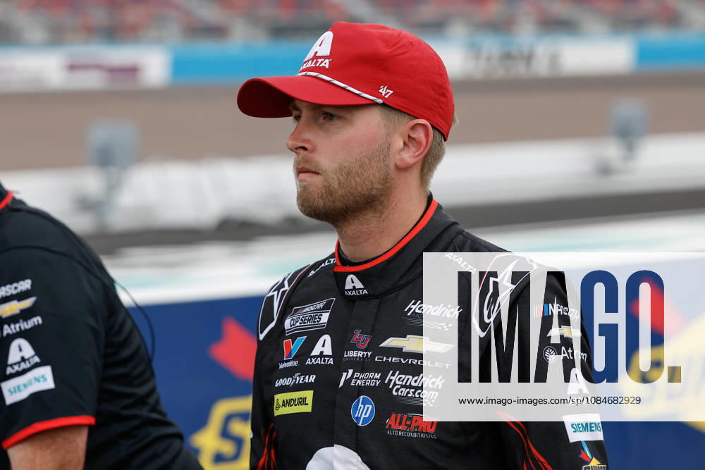AVONDALE, AZ - OCTOBER 17: William Byron ( 24 Hendrick Motorsports Axalta Chevrolet) looks on during qualifying the NASCAR, Motorsport, USA Cup Series Playoffs Freeway Insurance 500 on October 17, 2026, at Phoenix Raceway in Avondale, AZ. (Photo by Kevin Abele Icon Sportswire)(Photo by Kevin Abele Icon Sportswire) AUTO: OCT 17 NASCAR Cup Series Playoffs Freeway Insurance 500 Icon261017015500