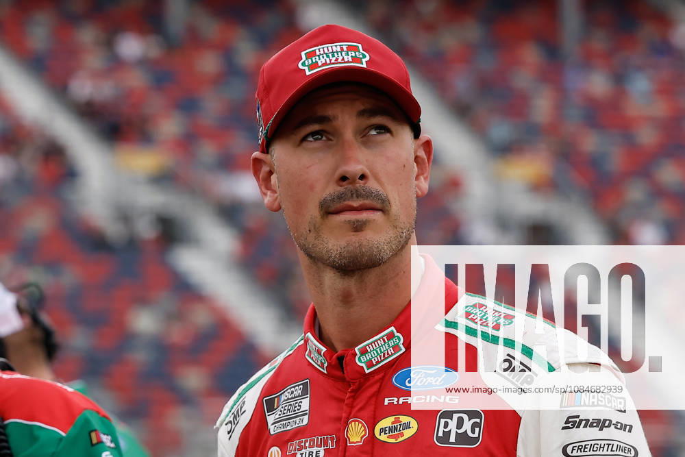 AVONDALE, AZ - OCTOBER 17:Joey Logano ( 22 Team Penske Hunt Brothers Pizza Ford) looks on during qualifying the NASCAR, Motorsport, USA Cup Series Playoffs Freeway Insurance 500 on October 17, 2026, at Phoenix Raceway in Avondale, AZ. (Photo by Kevin Abele Icon Sportswire)(Photo by Kevin Abele Icon Sportswire) AUTO: OCT 17 NASCAR Cup Series Playoffs Freeway Insurance 500 Icon261017018500