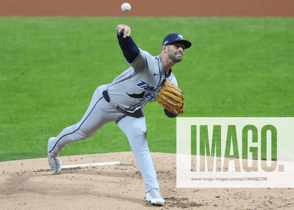 Tampa Bay Rays starting pitcher Nick Martinez (28) throws in the first inning against the Cleveland Guardians during game four of the MLB, Baseball Herren, USA American League Championship Series at Progressive Field in Cleveland, Ohio, on Saturday, October 17, 2026. CLE20261017701 AARONxJOSEFCZYK