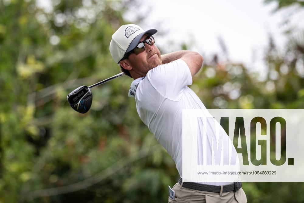Andy OGLETREE from the USA on the 1st tee. Macau Open Golf 2026 Final Round. Macau Open Golf 2026 Final Round - ZUMAr144 20261018_zap_r144_021
