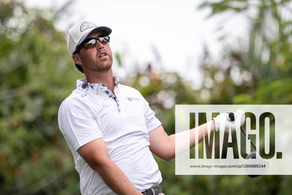 Andy OGLETREE from the USA on the 1st tee. Macau Open Golf 2026 Final Round. Macau Open Golf 2026 Final Round - ZUMAr144 20261018_zap_r144_023