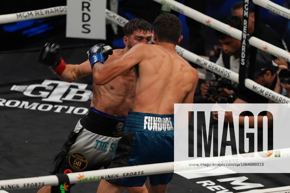 BOXING: Sebastian Fundora vs Ermal Hadribeaj in Las Vegas LAS VEGAS, NEVADA - OCTOBER 17: Sebastian Fundora (in blue glove) and Ermal Hadribeaj (in red glove) exchange punches during their WBC super welterweight World Championship, WM, Weltmeisterschaft title on Saturday night at the Chelsea of The Cosmopolitan in Las Vegas, Nevada, United States on October 17, 2026. Tayfun Coskun Anadolu Nevada United States. Editorial use only. Please get in touch for any other usage.