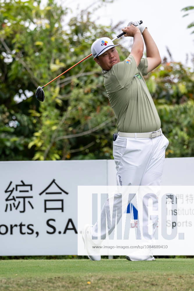 Sungjae IM from Korea on the first tee.Macau Open Golf 2026 Final Round. Macau Open Golf 2026 Final Round - ZUMAr144 20261018_zap_r144_037