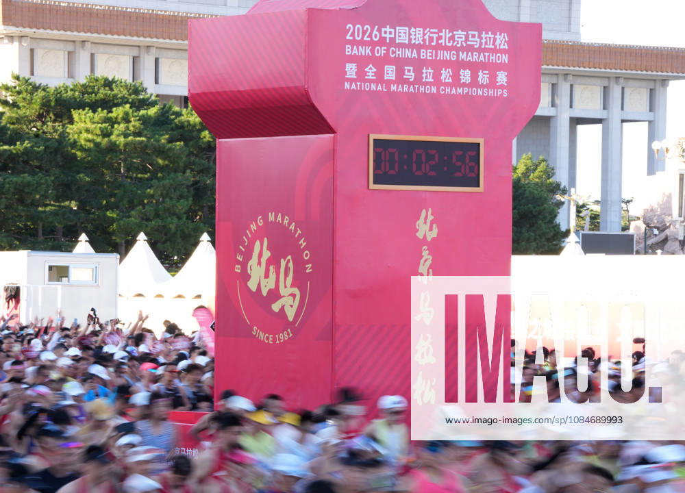 (261018) -- BEIJING, Oct. 18, 2026 -- Runners start during the 2026 Beijing Marathon & National Marathon Championships in Beijing, capital of China, Oct. 18, 2026. ) (SP)CHINA-BEIJING-2026 BEIJING MARATHON(CN) JiaxYuchen