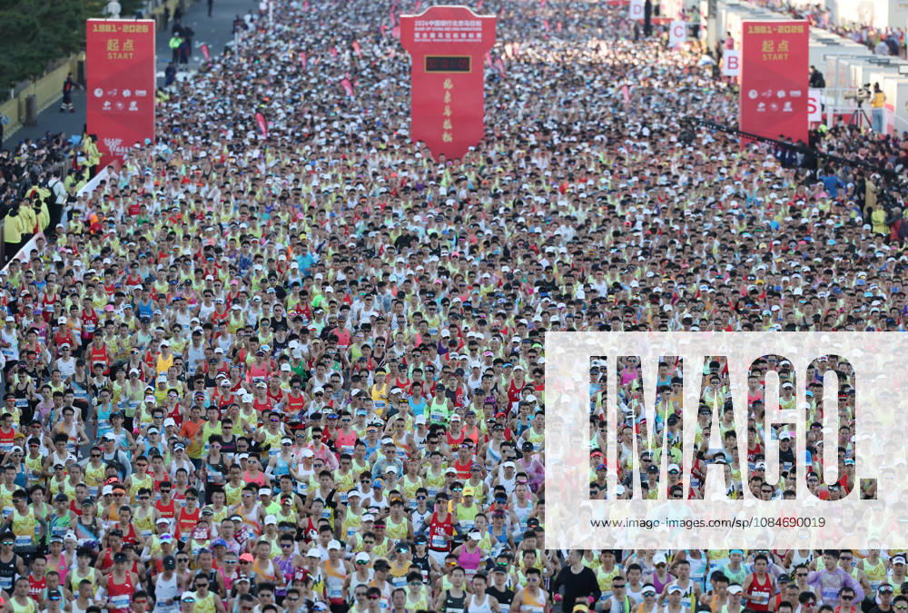 (261018) -- BEIJING, Oct. 18, 2026 -- Runners compete during the 2026 Beijing Marathon & National Marathon Championships in Beijing, capital of China, Oct. 18, 2026. ) (SP)CHINA-BEIJING-2026 BEIJING MARATHON(CN) ZhangxChenlin